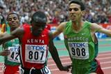 Eliud Kipchoge of Kenya outdips Hicham El Guerrouj of Morocco in the 5000m final (Getty Images)
