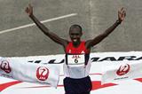 Wilson Kipsang wins the Honolulu Marathon (Organisers)