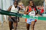 Frantic finish in Seville - Moses Kipsiro (l) edges Tariku Bekele (Juan Rodelas)