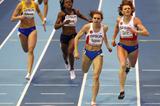 Olesya Zykina (R) dips on the line to win the women's 400m from Natalya Nazarova (Getty Images)