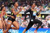 Carmelita Jeter pulling away from Shelly-Ann Fraser-Pryce in the Birmingham 100m (Jean-Pierre Durand)