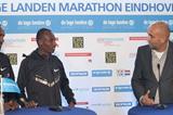 Sisay Jisa (ETH) & Tadesse Tola (ETH) with De Lage Landen Marathon Eindhoven race director Edgar de Veer (Studio CLACK)